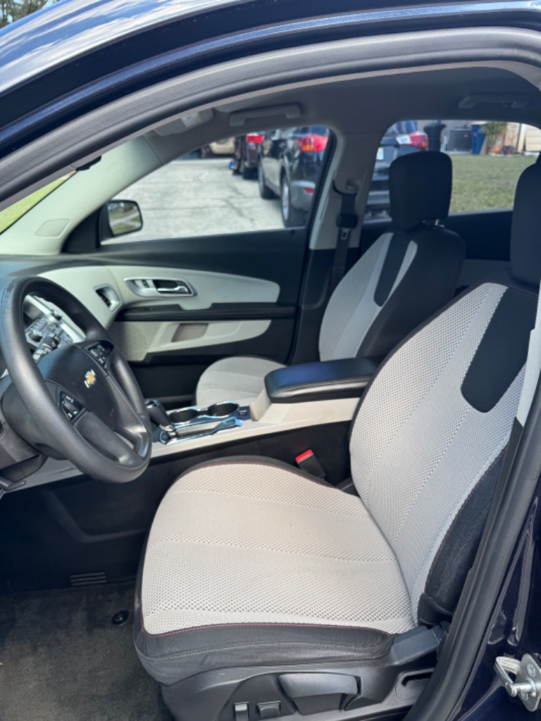 2017 Chevrolet Equinox LS's photo