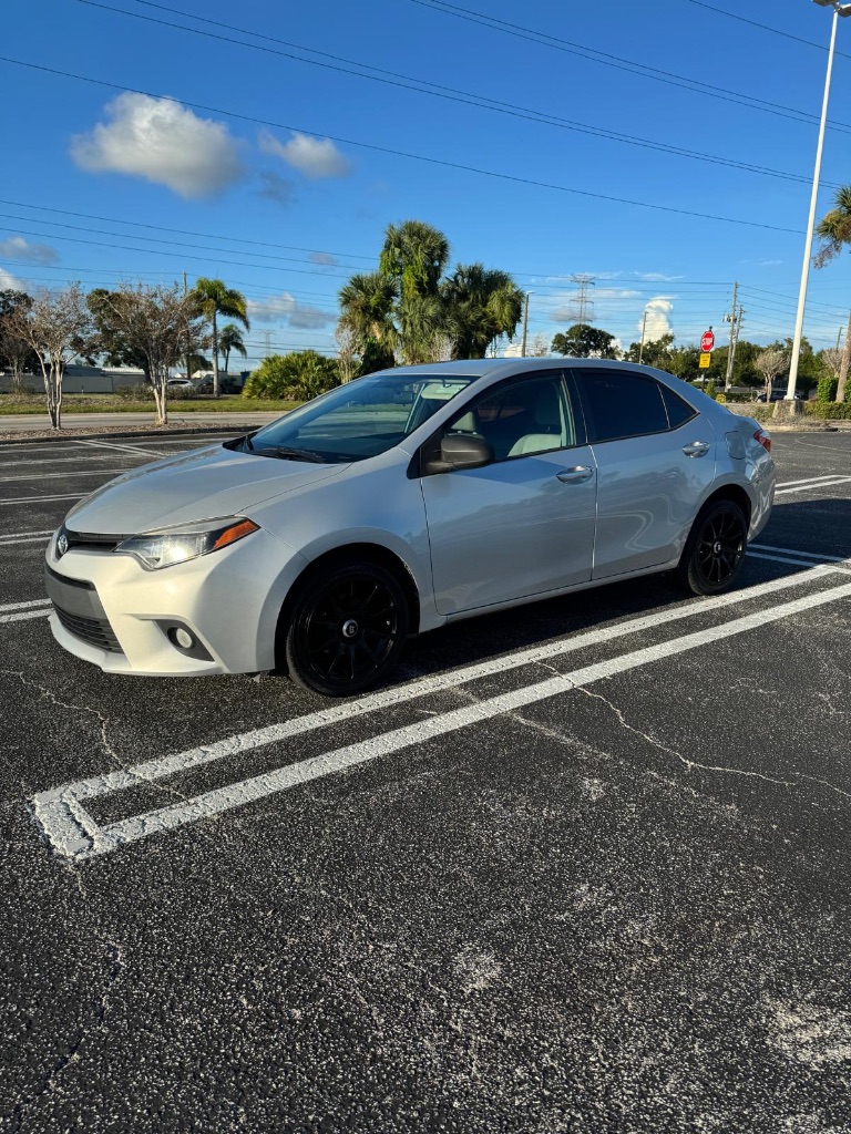 2014 Toyota Corolla LE Plus's photo