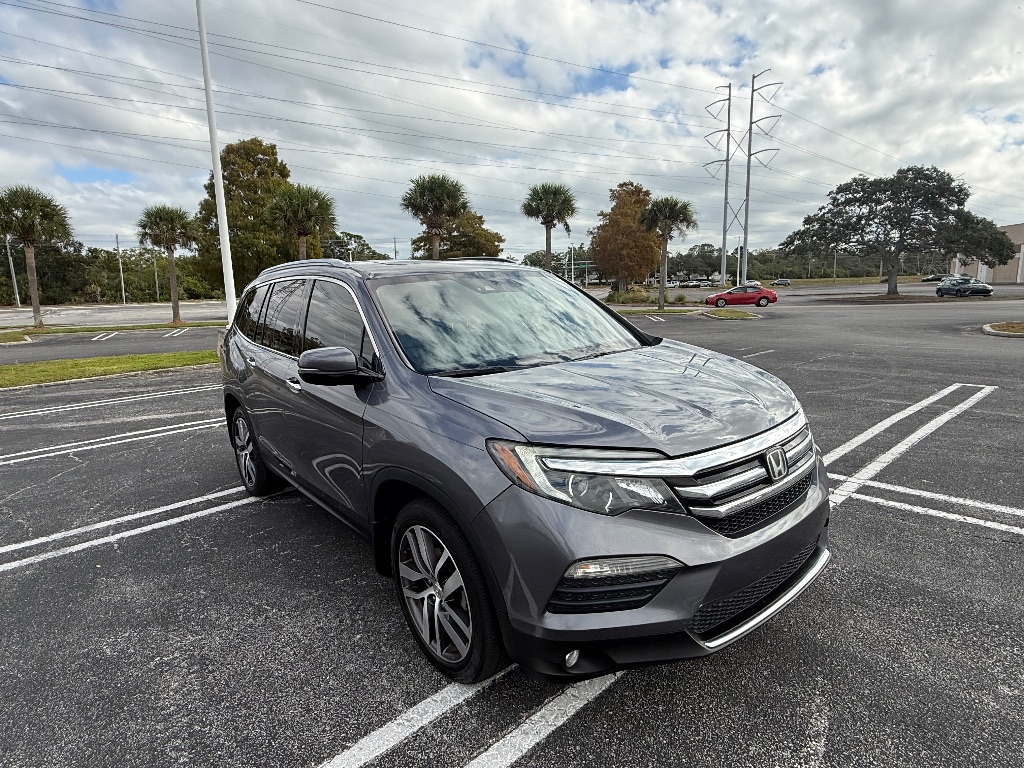 2016 Honda Pilot Elite's photo